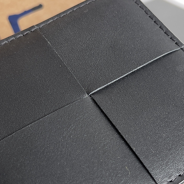 ボッテガヴェネタ財布コピー側面デザイン